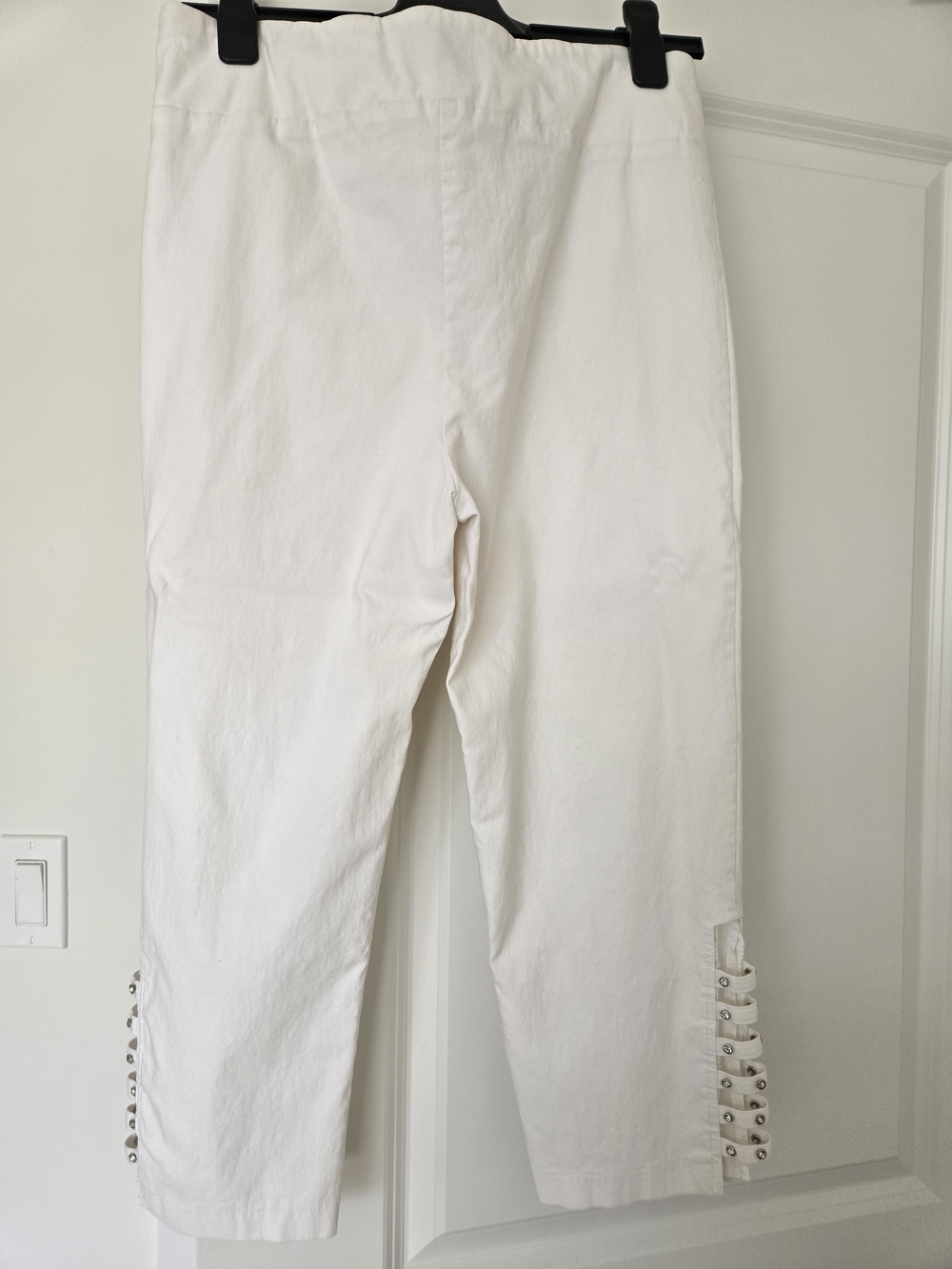 White Cropped Button-Detail Pants - Picture 3 of 7